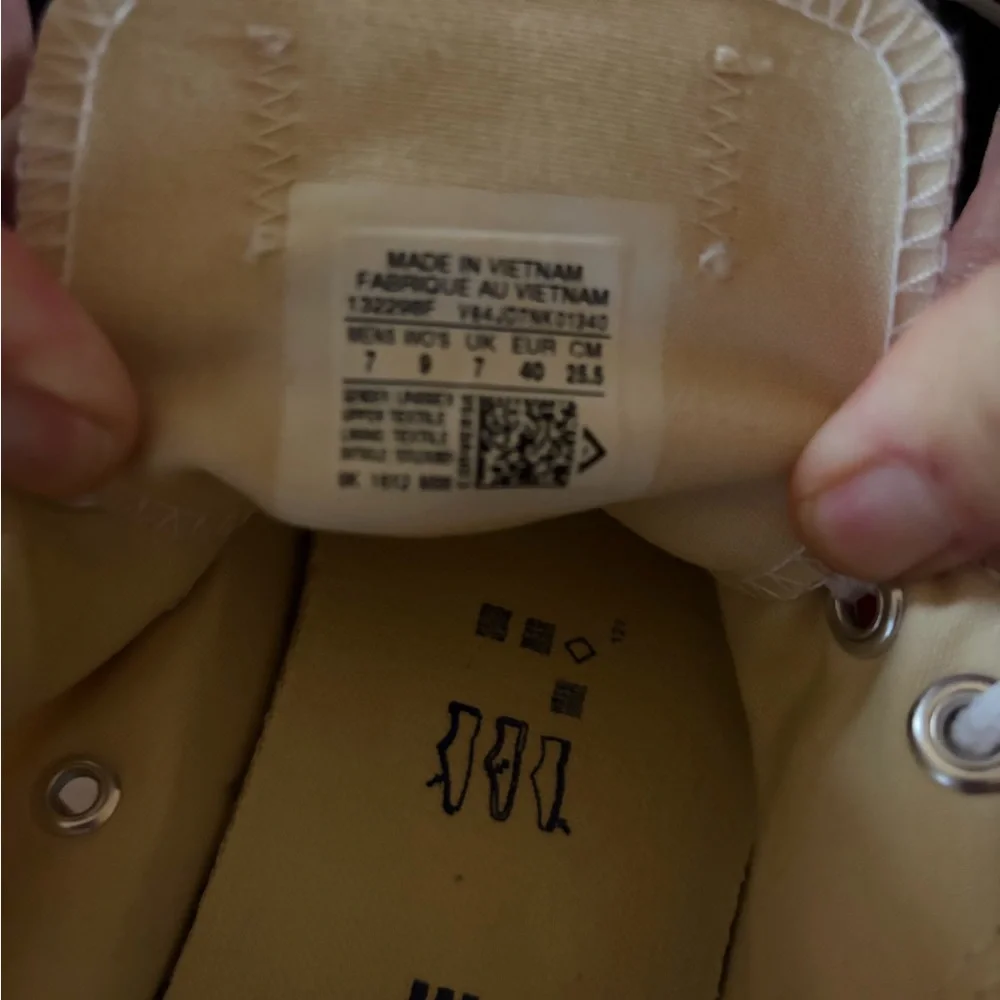 Converse Chuck Taylor’s Low Rise - Picture 4 of 5